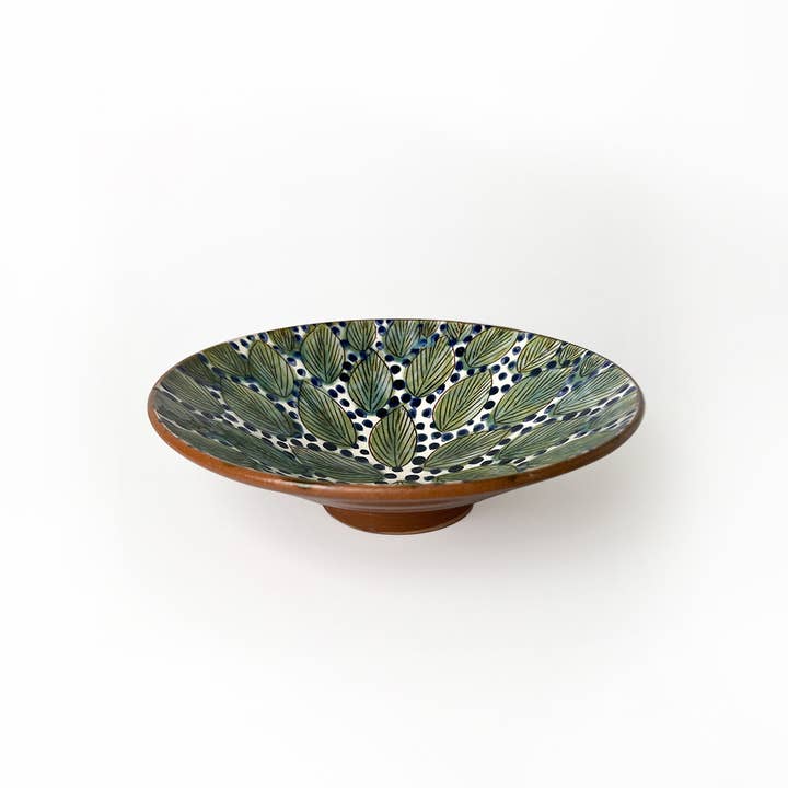 Aligned Leaves Ceramic Plate - Medium