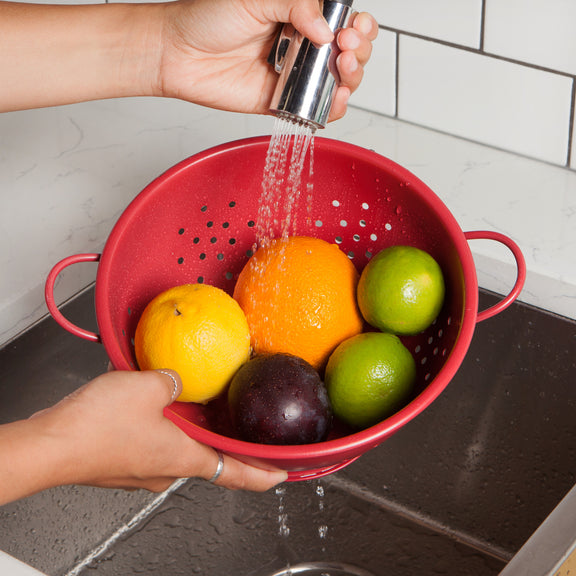 Colander 2.69 Qt - Carmine