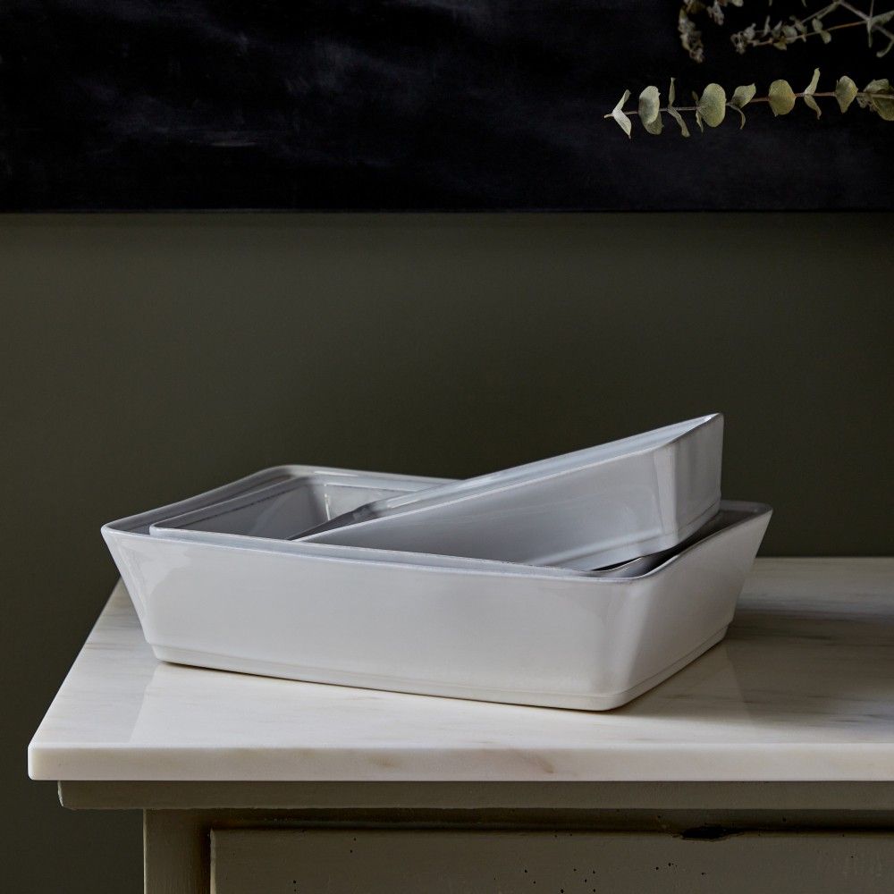Friso 12 in Rectangular Baker - White