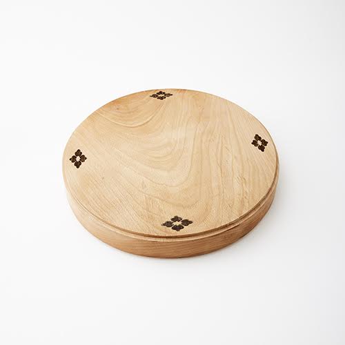 Hana 15" Round Cutting Board