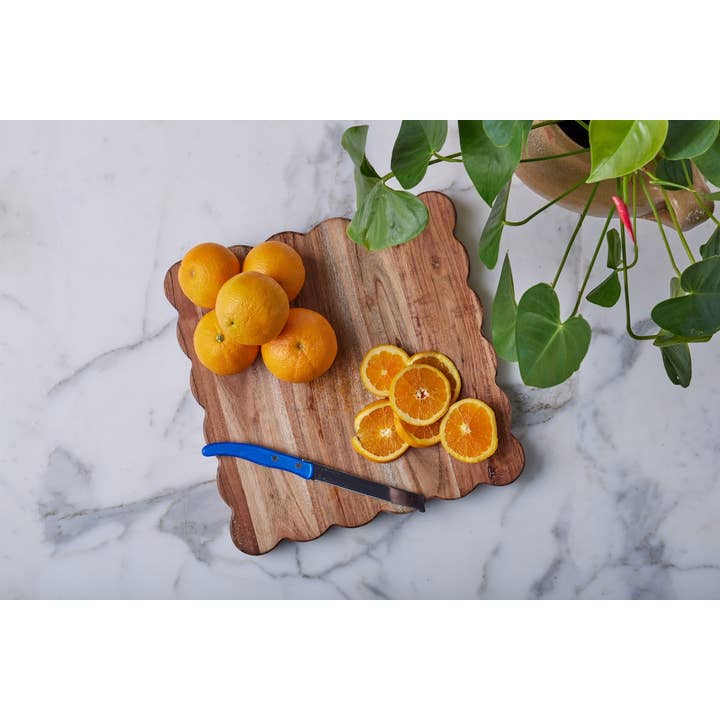 Square Scalloped Cutting Board - Medium