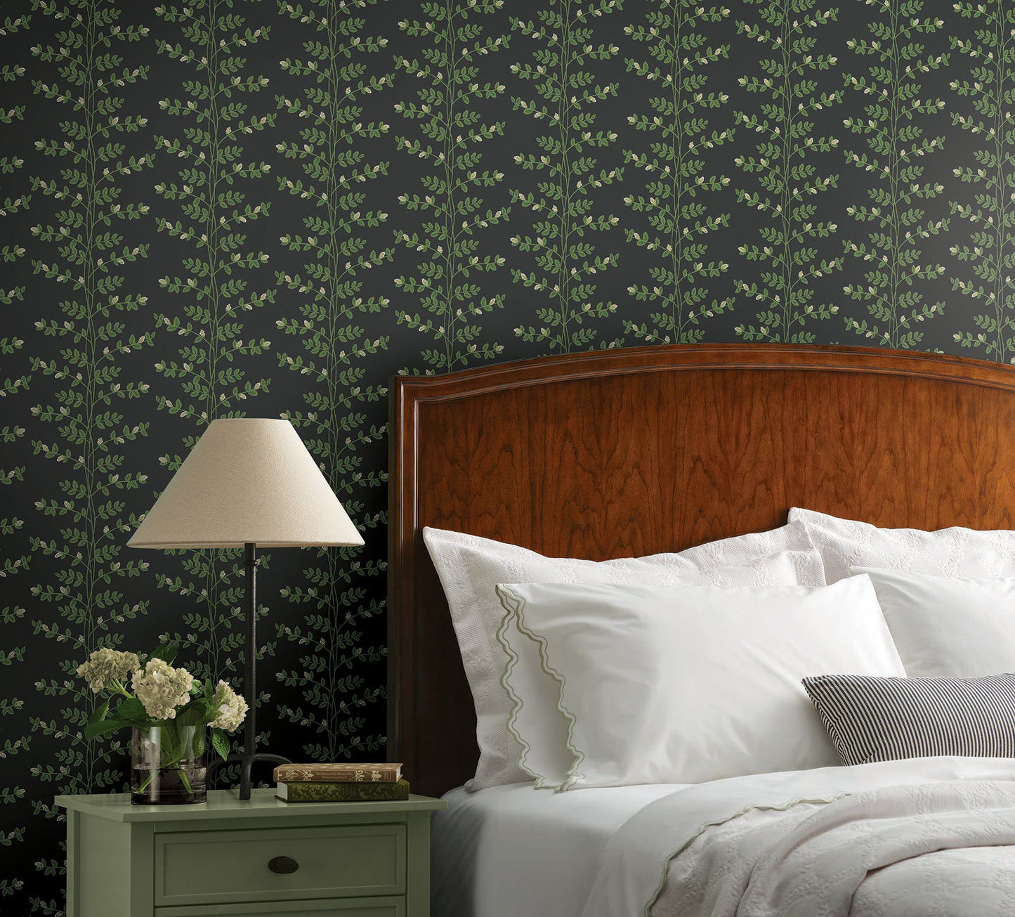 Rifle Paper Co Climbing Vine Wallpaper - Black