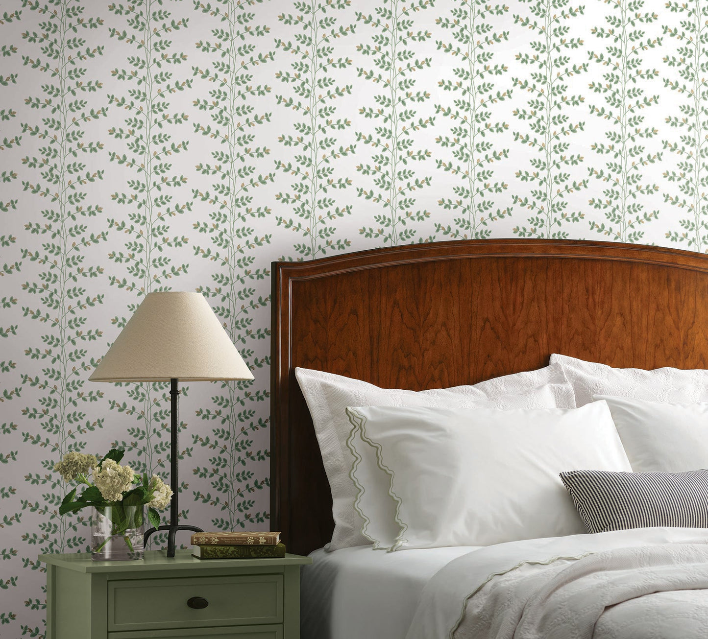 Rifle Paper Co Climbing Vine Wallpaper - White & Gold