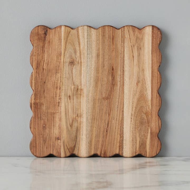 Square Scalloped Cutting Board - Medium