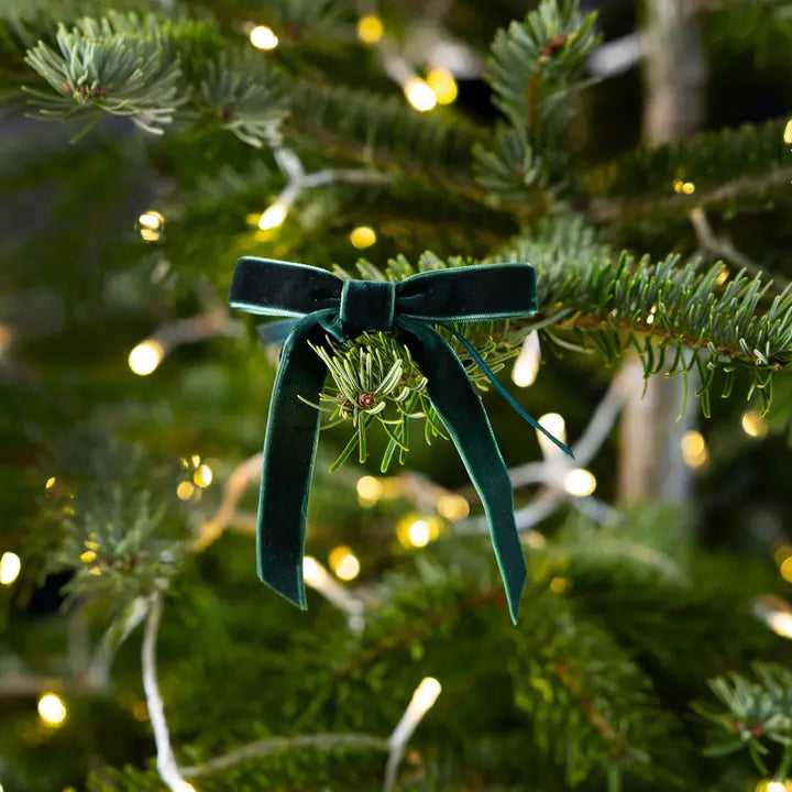 Green & Cream Velvet Bows - 8 Pack