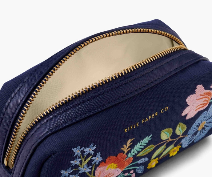 Essential Cosmetic Pouch With Lip Print | COACH®